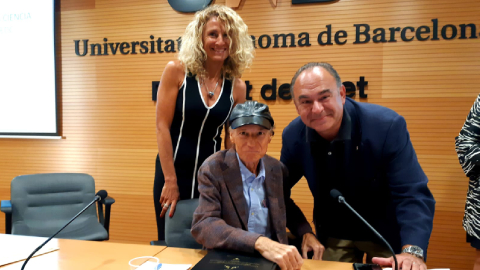 La Dra. Roser Martínez, el Dr. Manuel Ballbé i el Dr. Josep Maria Soto